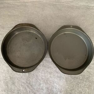 2 Ekco USA Baker’s Secret M95 8” Pans